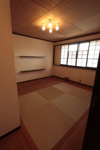 琉球畳の和室と無垢床材
